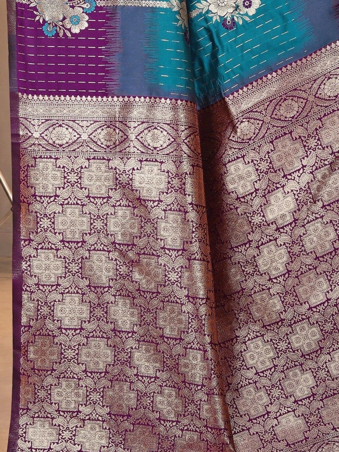 SILKARA CREATION Floral Zari Silk Blend Banarasi Saree thumbnail 4