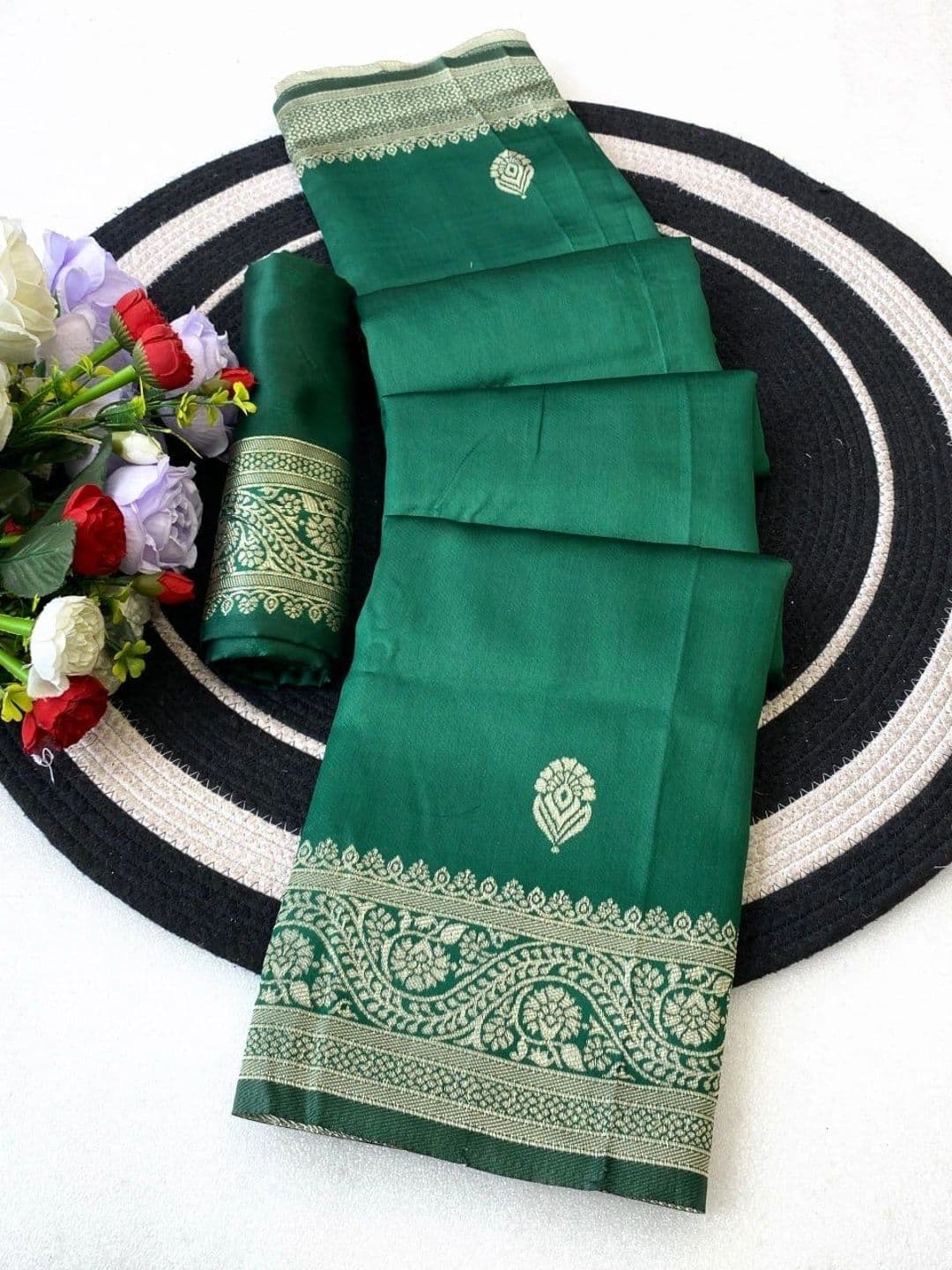Tapasvi Clothing Zari Art Silk Banarasi Saree thumbnail 4