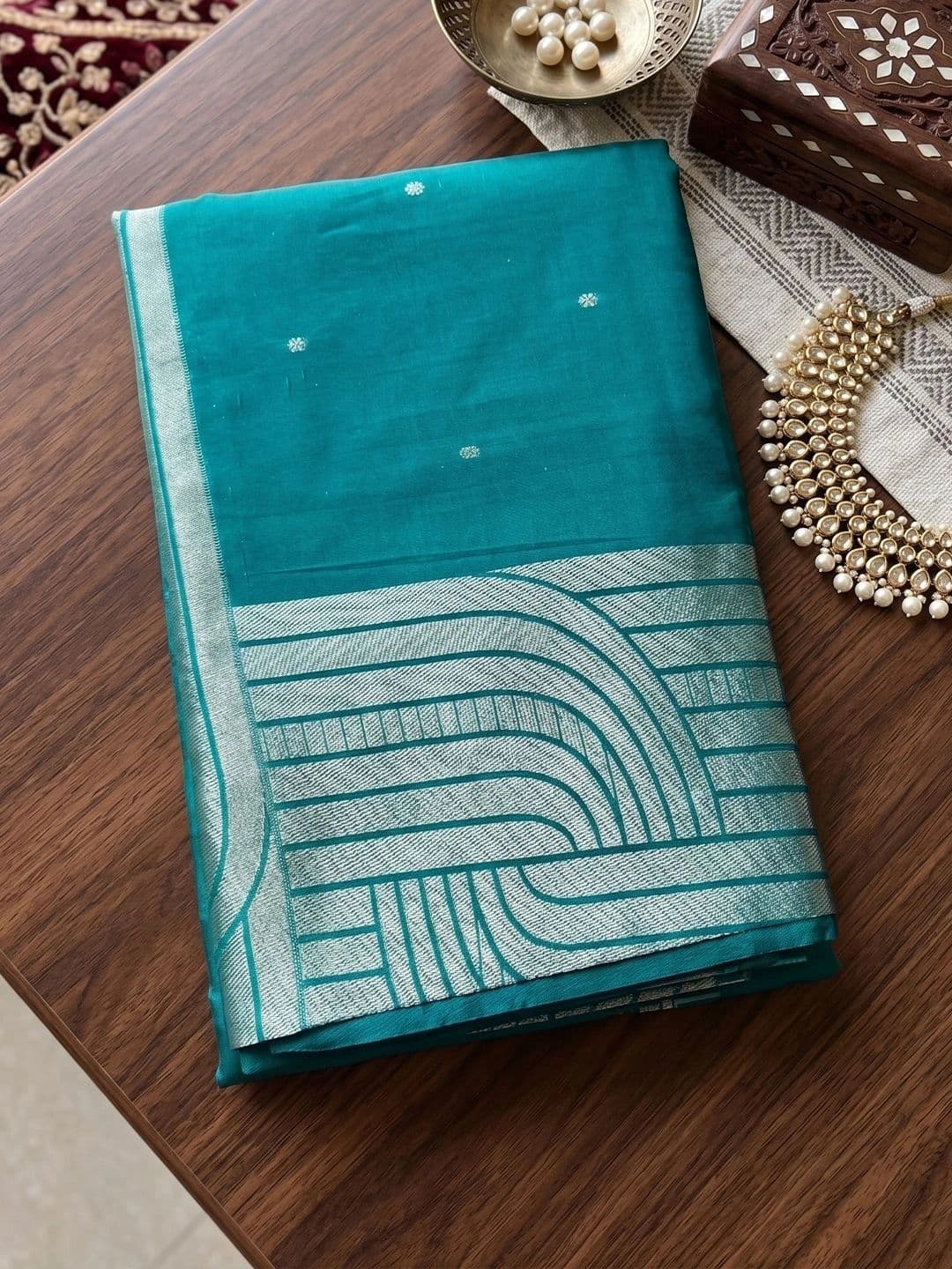 Mitera Woven Design Zari Silk Blend Banarasi Saree thumbnail 2