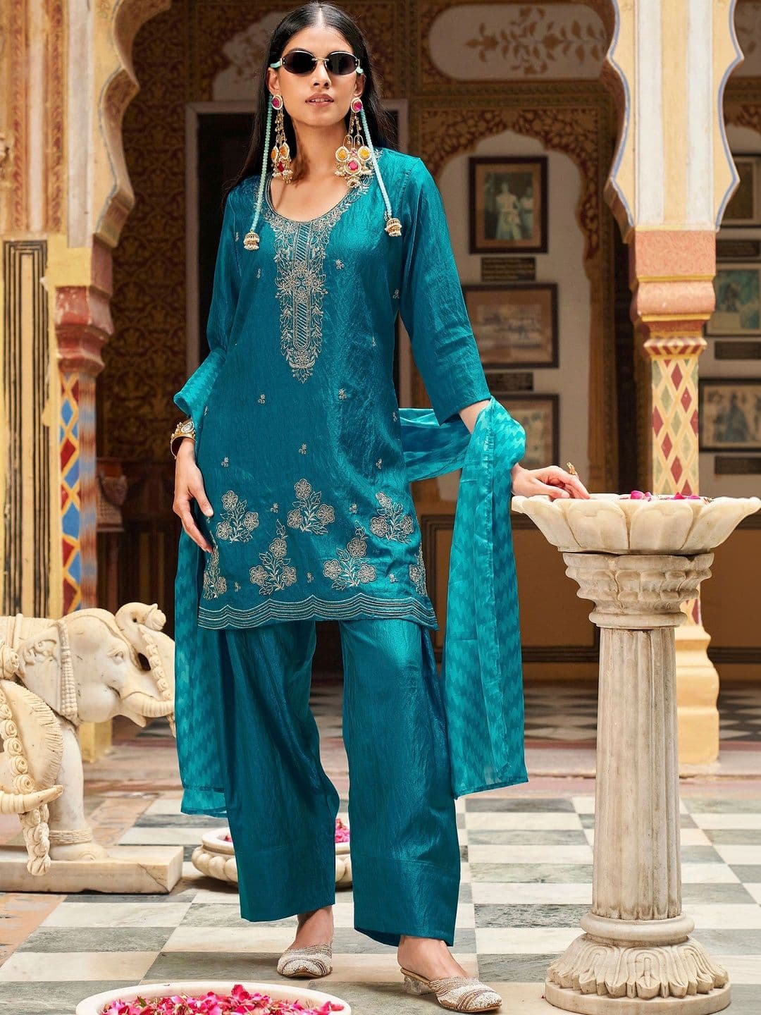 Tikhi Imli Embroidered Silk Blend Farshi Salwar Kurta Set Women thumbnail 4