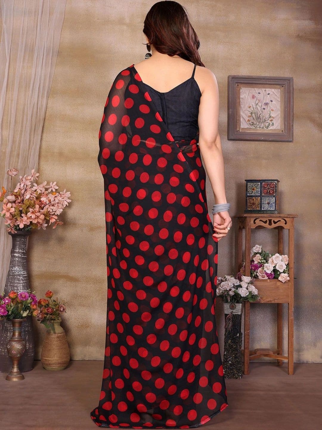 JANOI Polka Dot Pure Georgette Saree thumbnail 5
