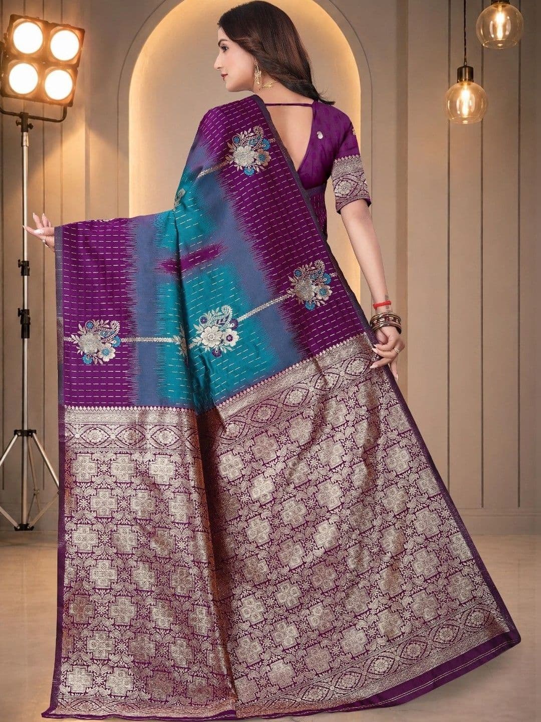 SILKARA CREATION Floral Zari Silk Blend Banarasi Saree thumbnail 6