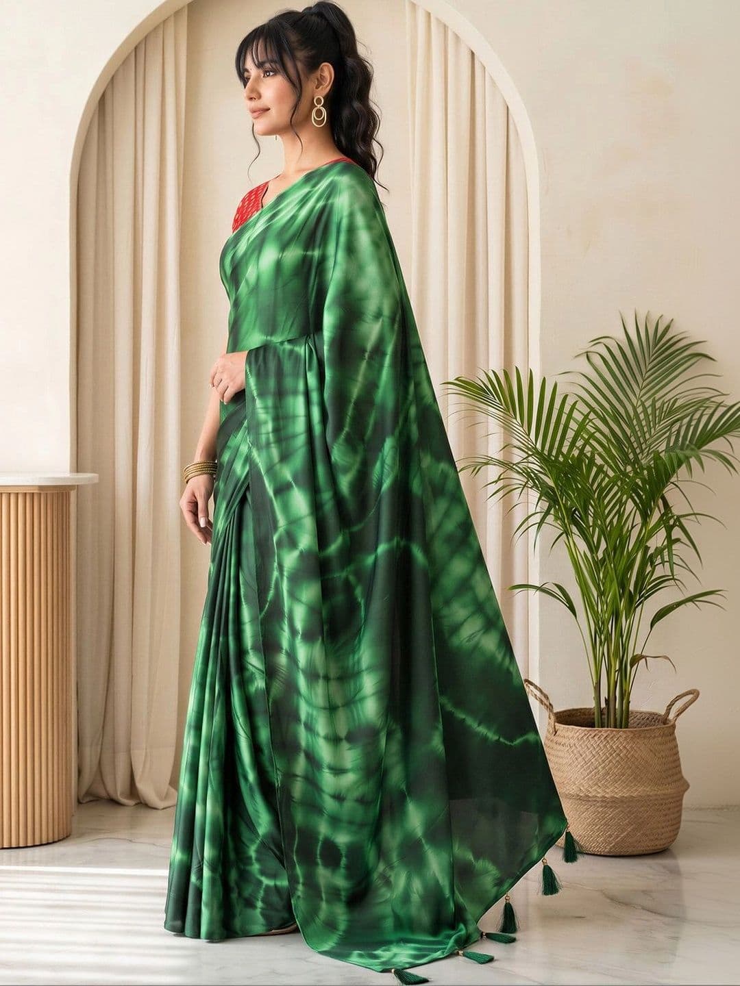 Sangria Tie and Dye Silk Blend Designer Block Print Saree thumbnail 2