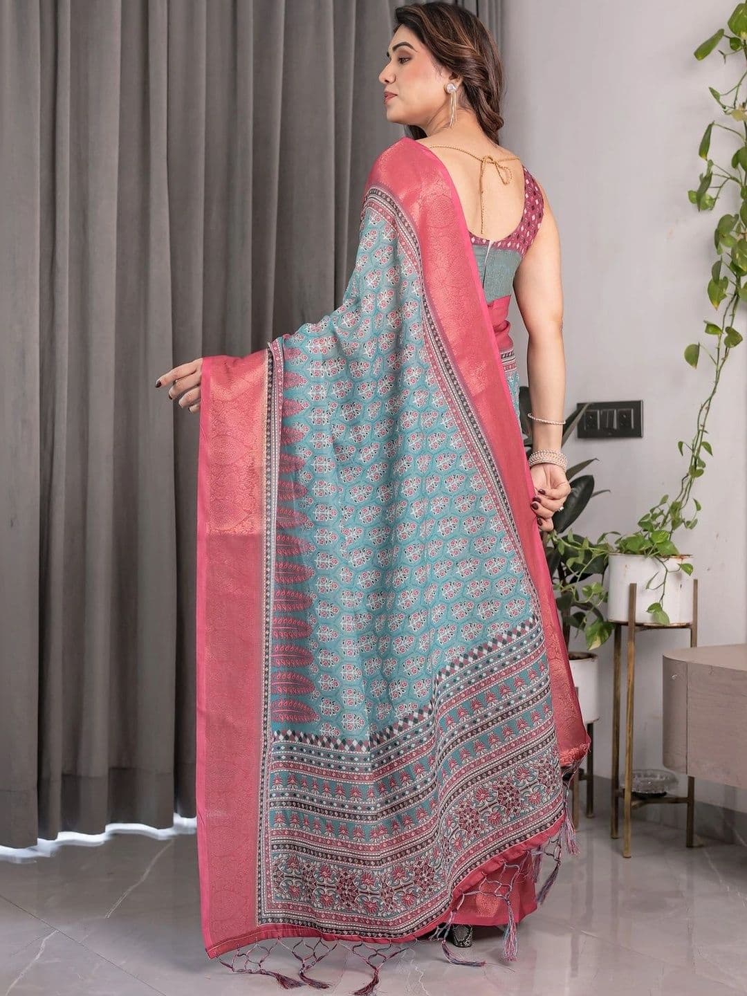 LUMIN KNOT Floral Zari Pure Linen Designer Saree thumbnail 7