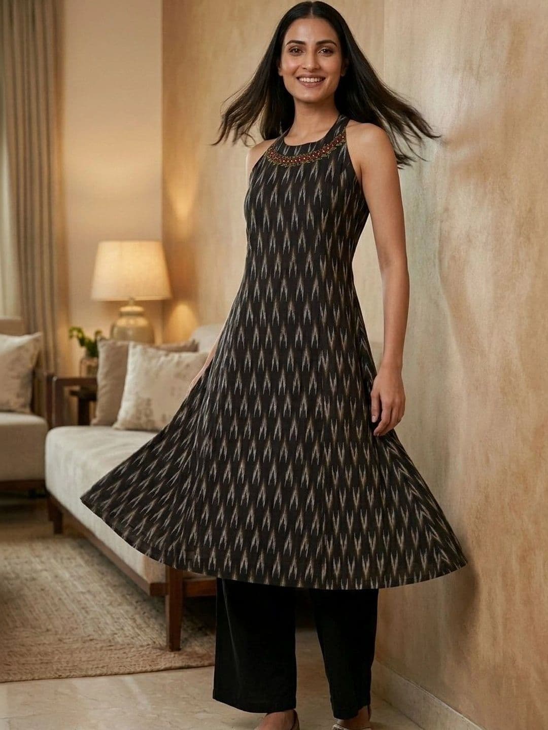 Sangria Women Halter Neck Thread Work Kurta thumbnail 3