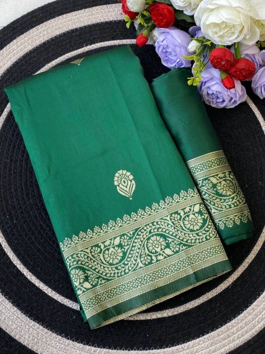 Tapasvi Clothing Zari Art Silk Banarasi Saree thumbnail 3