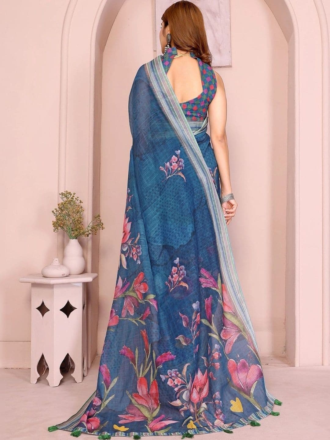 Kesarii Floral Linen Blend Saree thumbnail 3