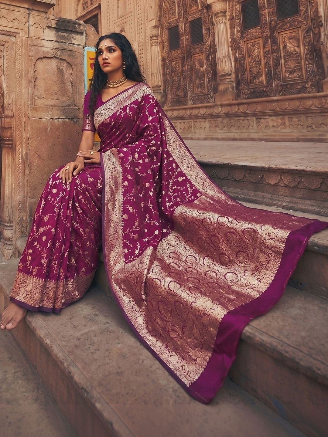 Mitera Woven Design Zari Silk Blend Banarasi Saree thumbnail 5