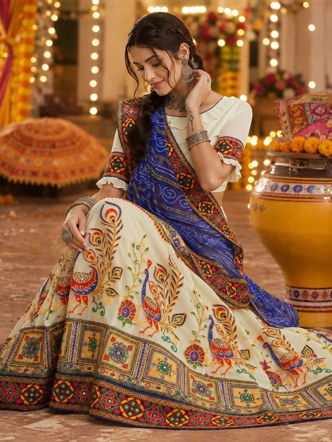 Sangria Ethnic Motifs Embroidered Pure Georgette Half and Half Bandhani Saree thumbnail 4