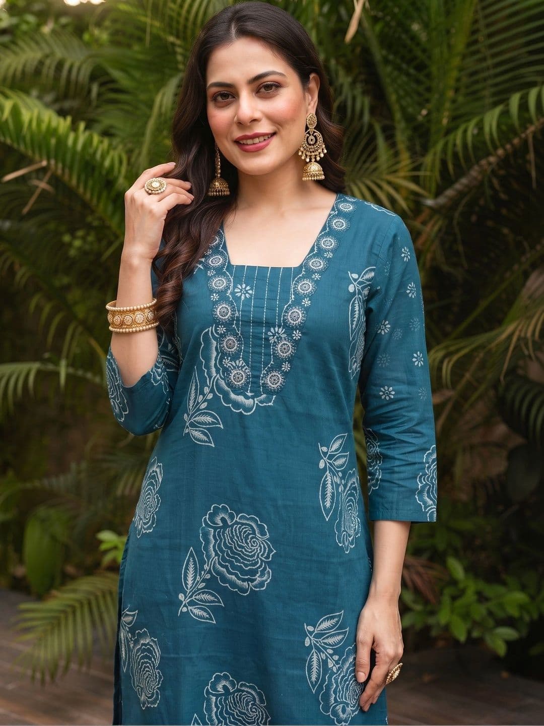 SHRI VANYA CREATION Women Floral Printed Regular Pure Cotton Kurta with Trousers & With Dupatta thumbnail 3