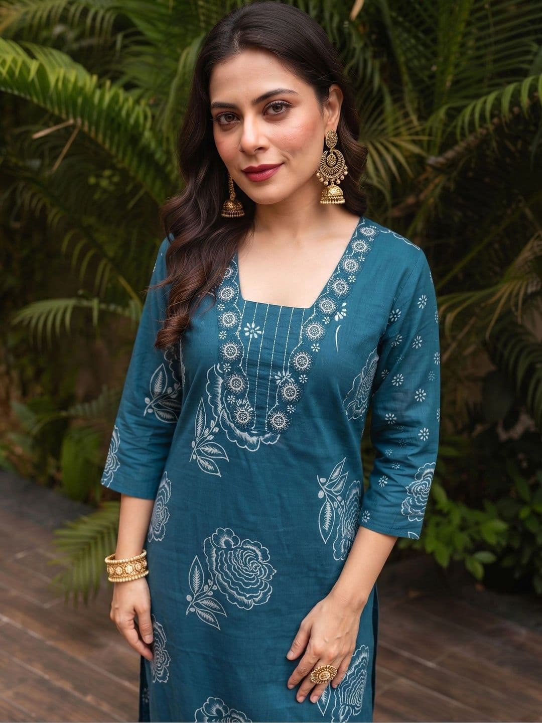 SHRI VANYA CREATION Women Floral Printed Regular Pure Cotton Kurta with Trousers & With Dupatta thumbnail 6