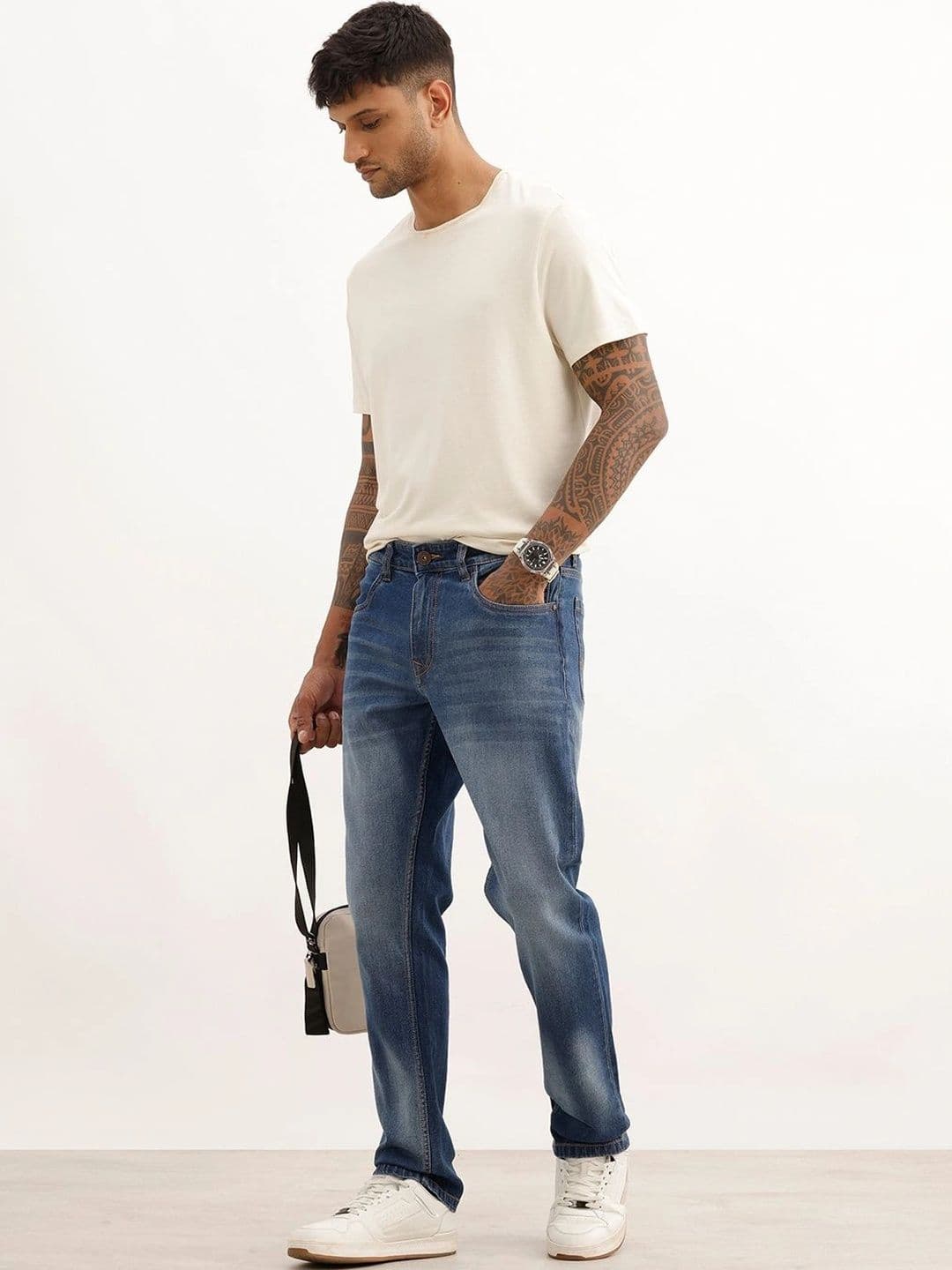 WROGN Men Straight Fit Mid-Rise Low Distress Light Fade Stretchable Jeans thumbnail 2