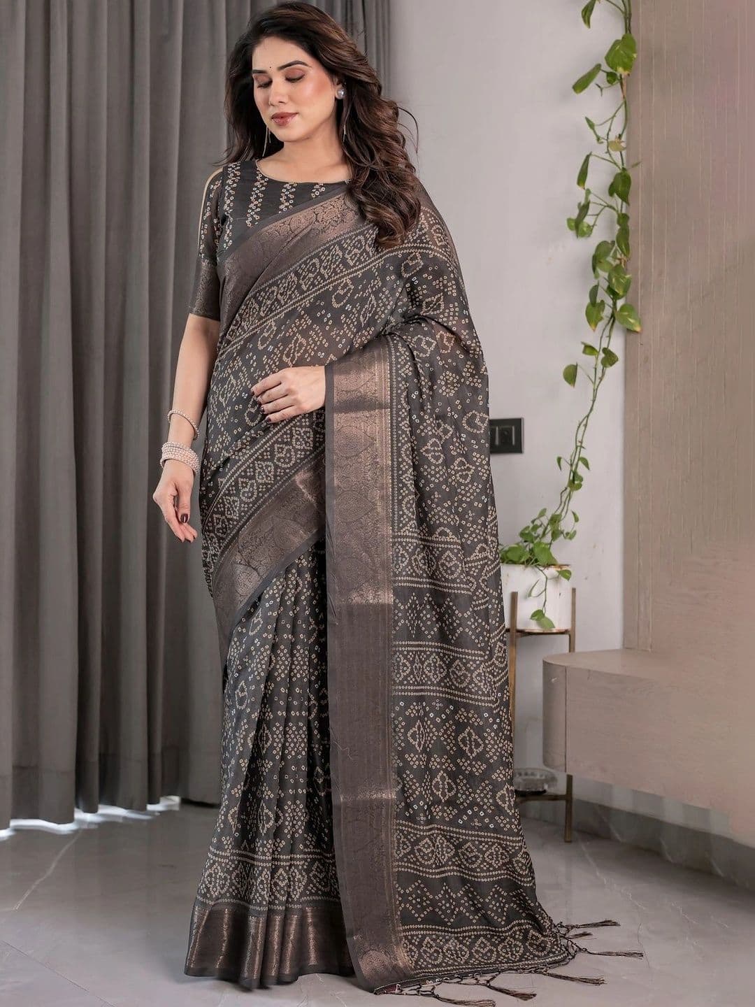 LUMIN KNOT Bandhani Pure Linen Designer Saree thumbnail 5
