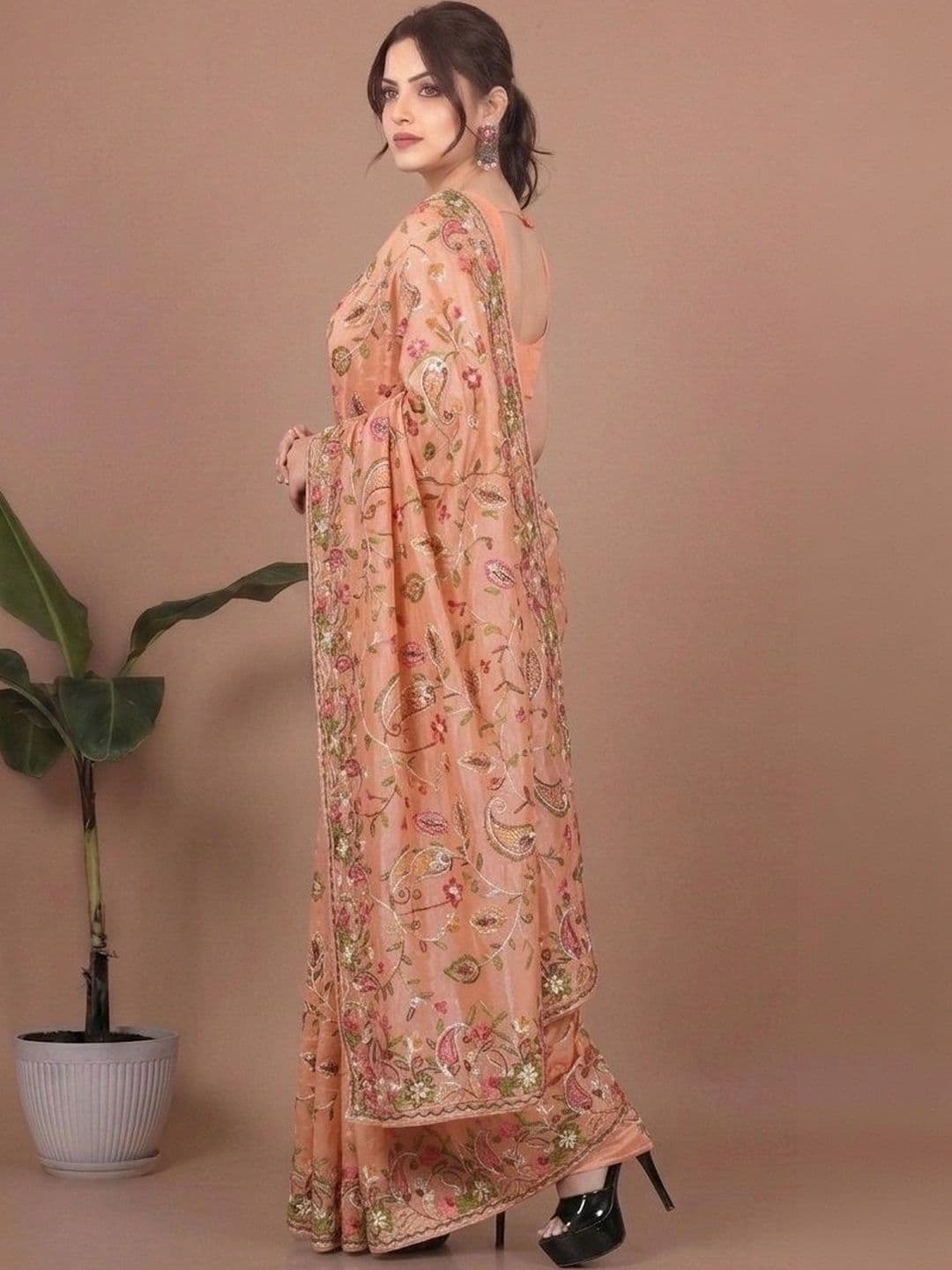 akhodalkrp Floral Embroidered Net Saree thumbnail 4
