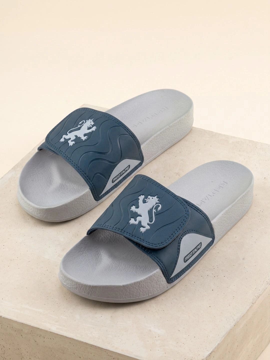 Red Tape Men Printed Rubber Sliders - view 1