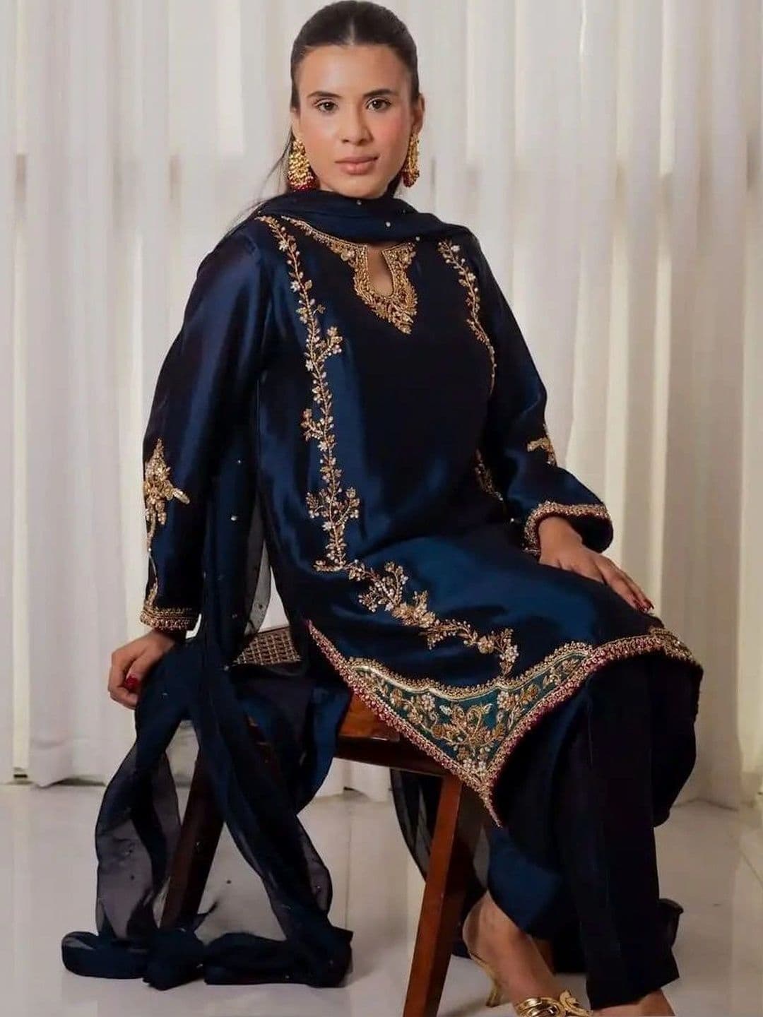 HERE&NOW Women Ethnic Motifs Embroidered Regular Silk Crepe Kurta with Patiala & With Dupatta thumbnail 5
