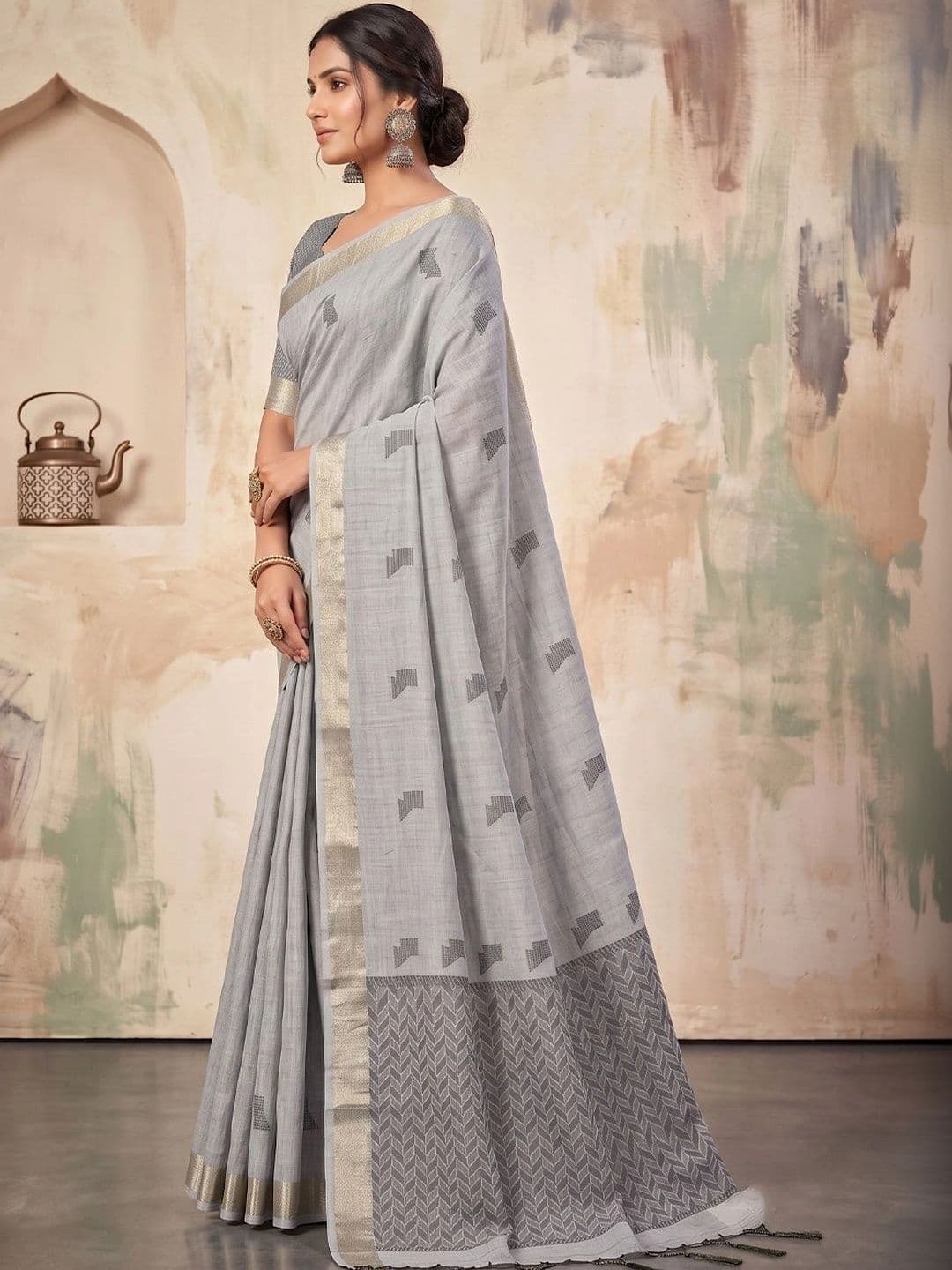 Mitera Woven Design Linen Blend Saree thumbnail 4