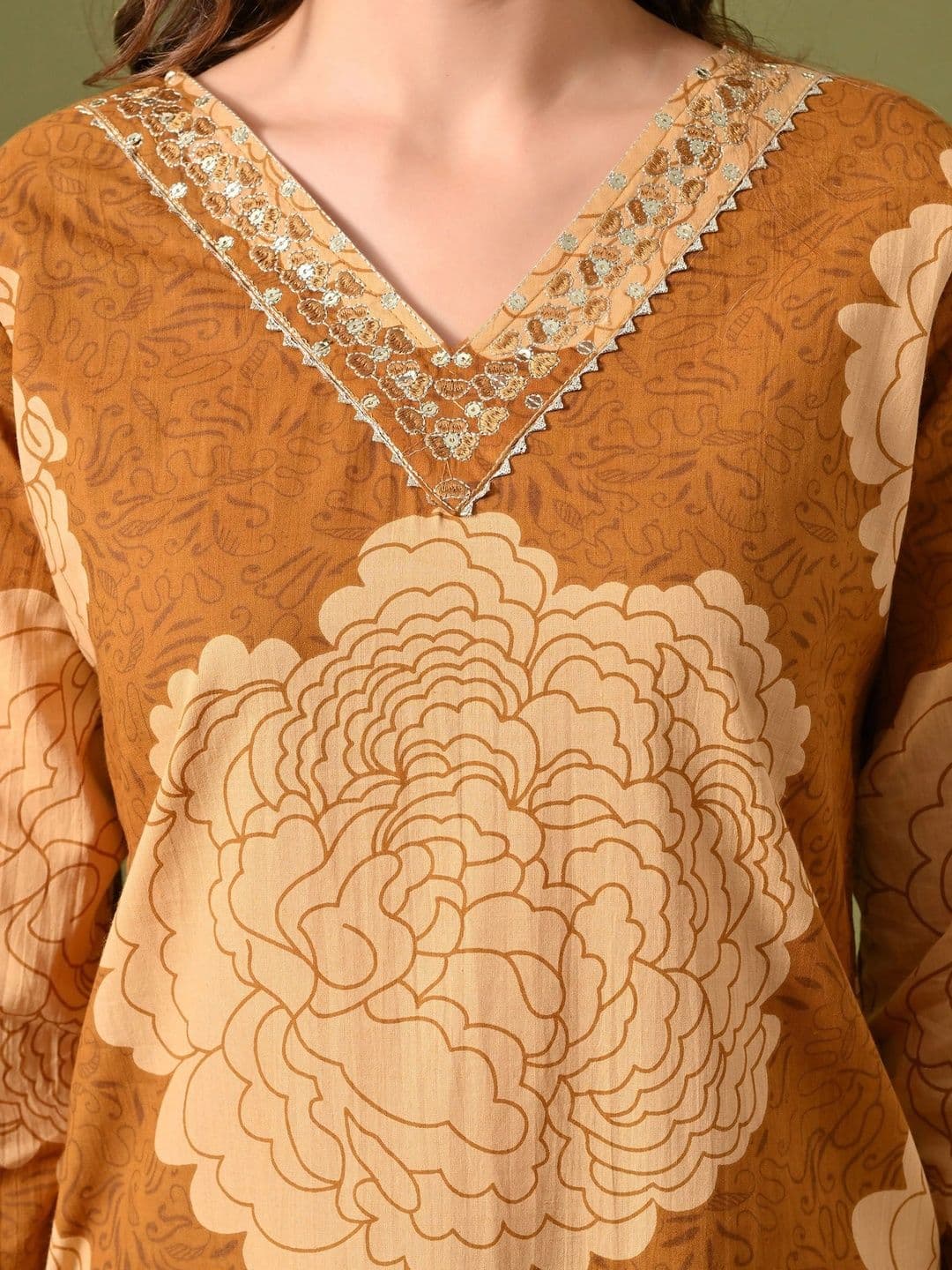 DY FAB ONLINE FASHION Women Floral Printed Sequinned Floral Kurta thumbnail 5