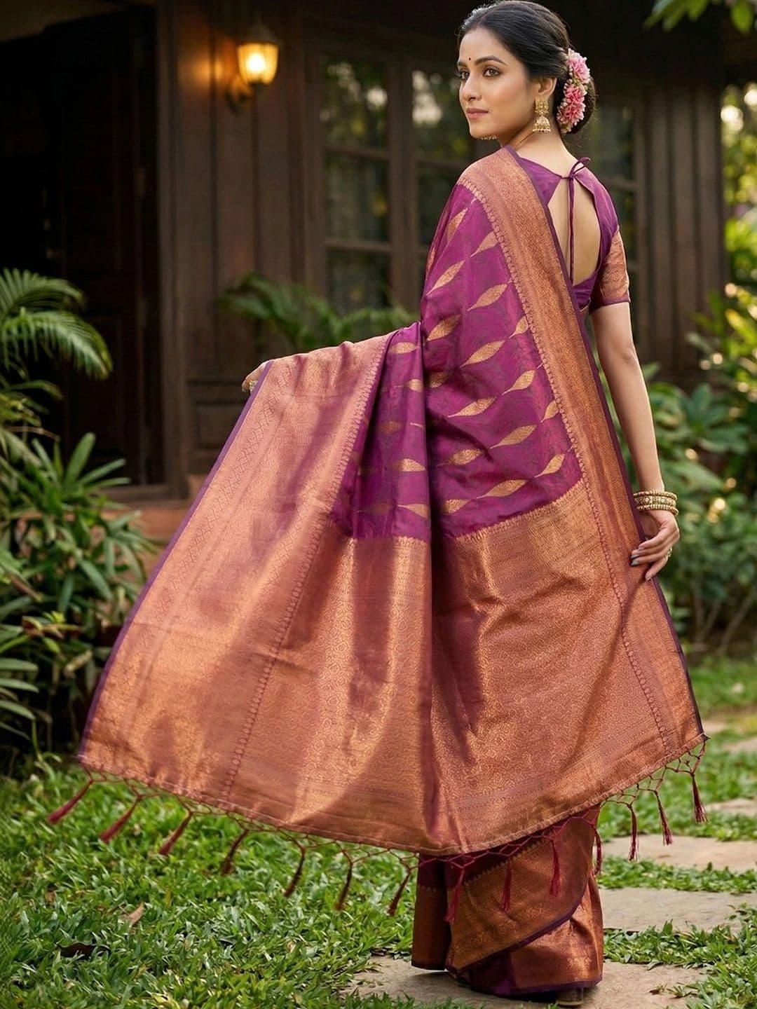 Mitera Woven Design Zari Silk Blend Banarasi Saree thumbnail 2
