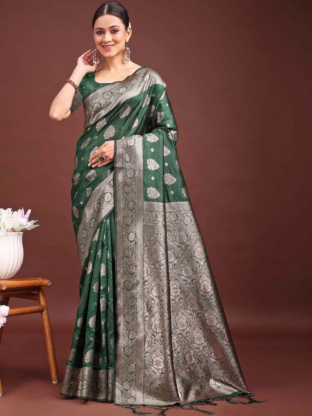 Mitera Woven Design Zari Silk Blend Banarasi Saree thumbnail 3