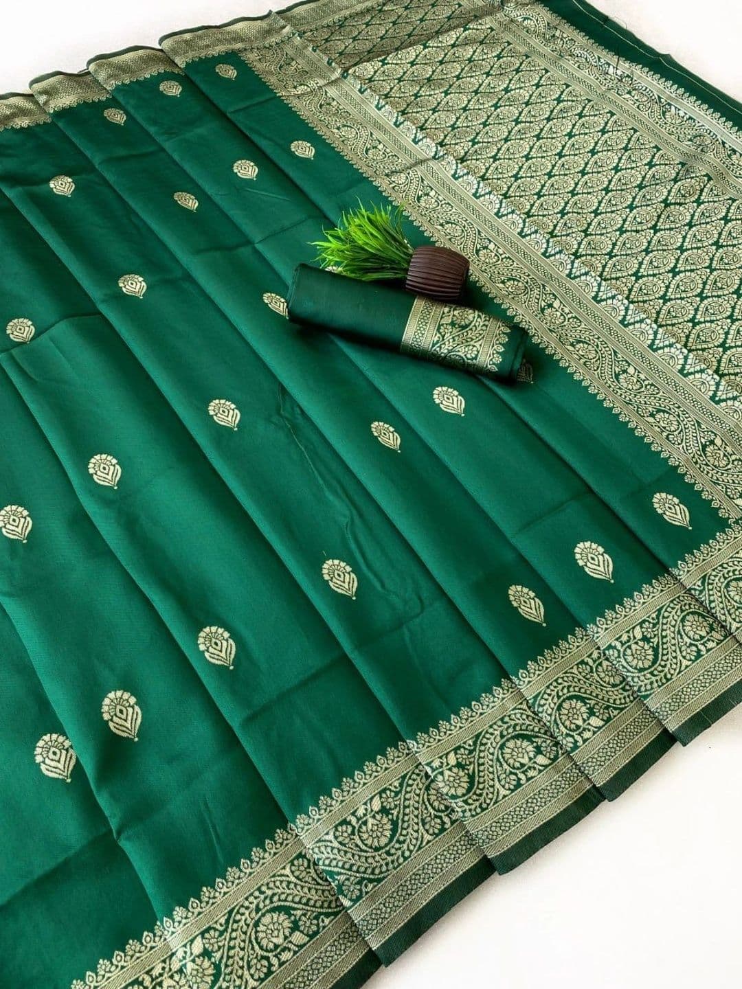 Tapasvi Clothing Zari Art Silk Banarasi Saree thumbnail 6