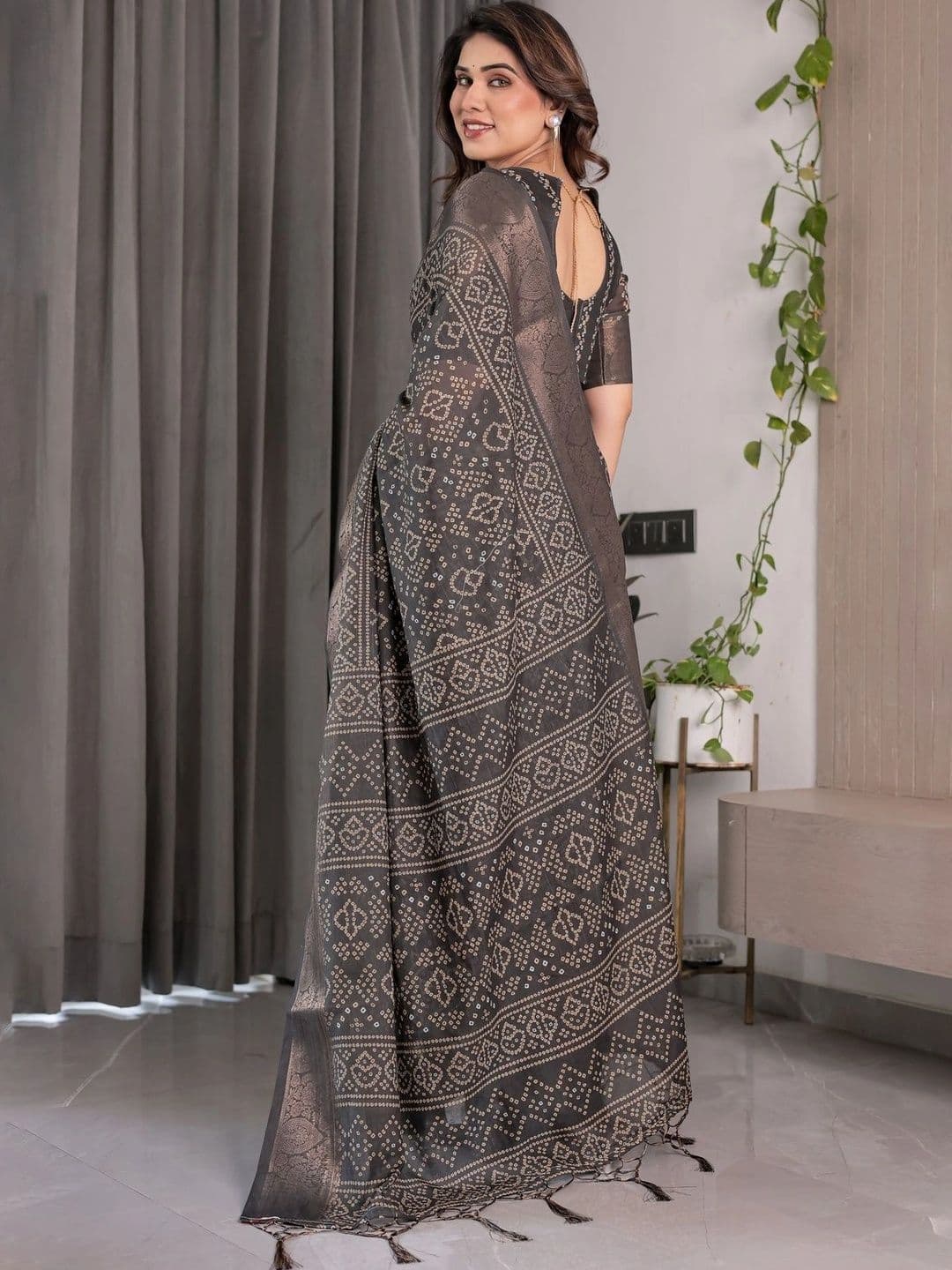 LUMIN KNOT Bandhani Pure Linen Designer Saree thumbnail 3