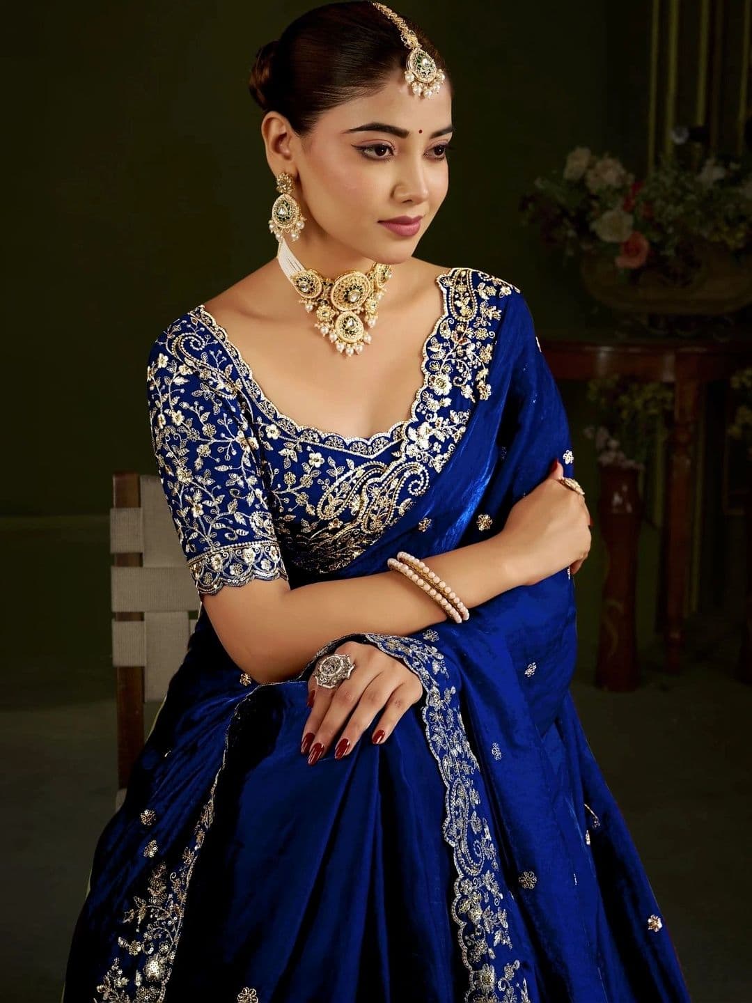 ANJAVI FASHION Floral Embroidered Heavy Work Saree thumbnail 4
