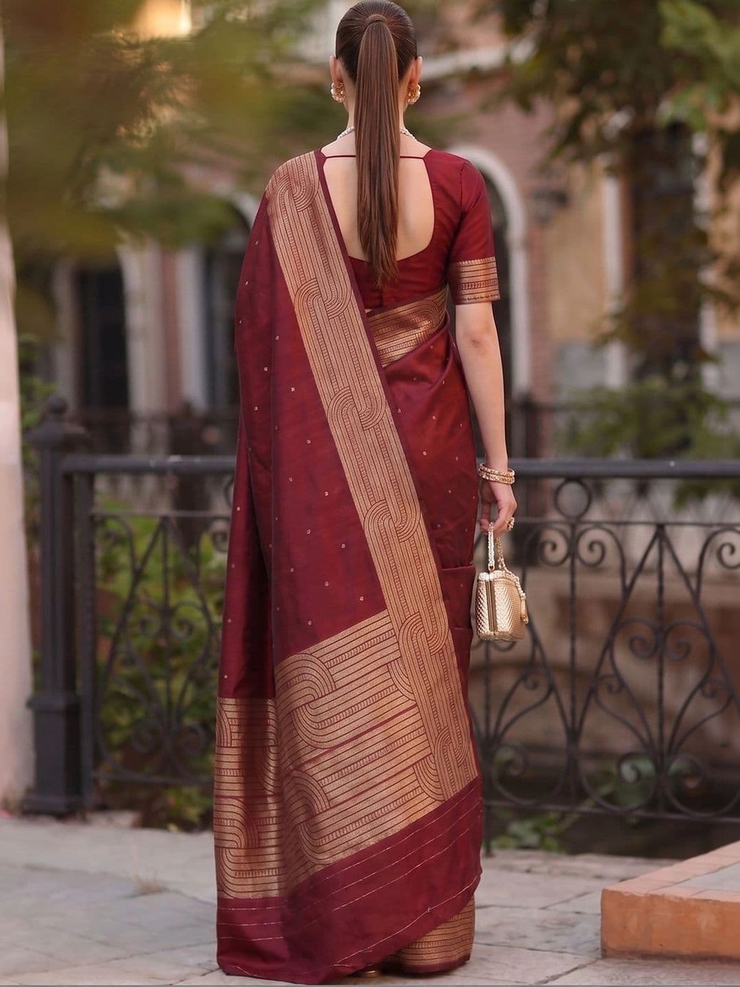 Mitera Woven Design Zari Silk Blend Banarasi Saree thumbnail 2