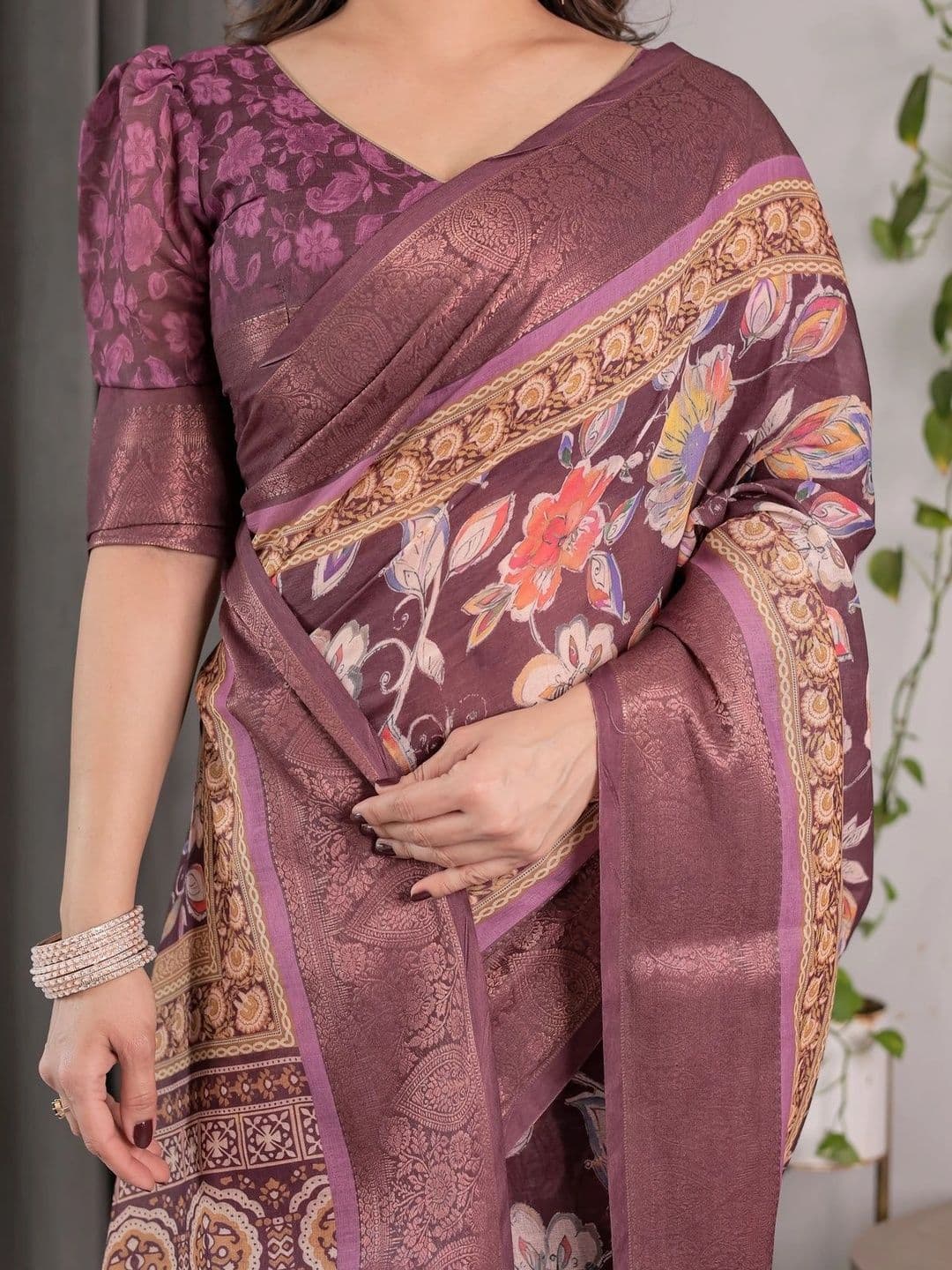 LUMIN KNOT Floral Pure Linen Designer Saree thumbnail 4