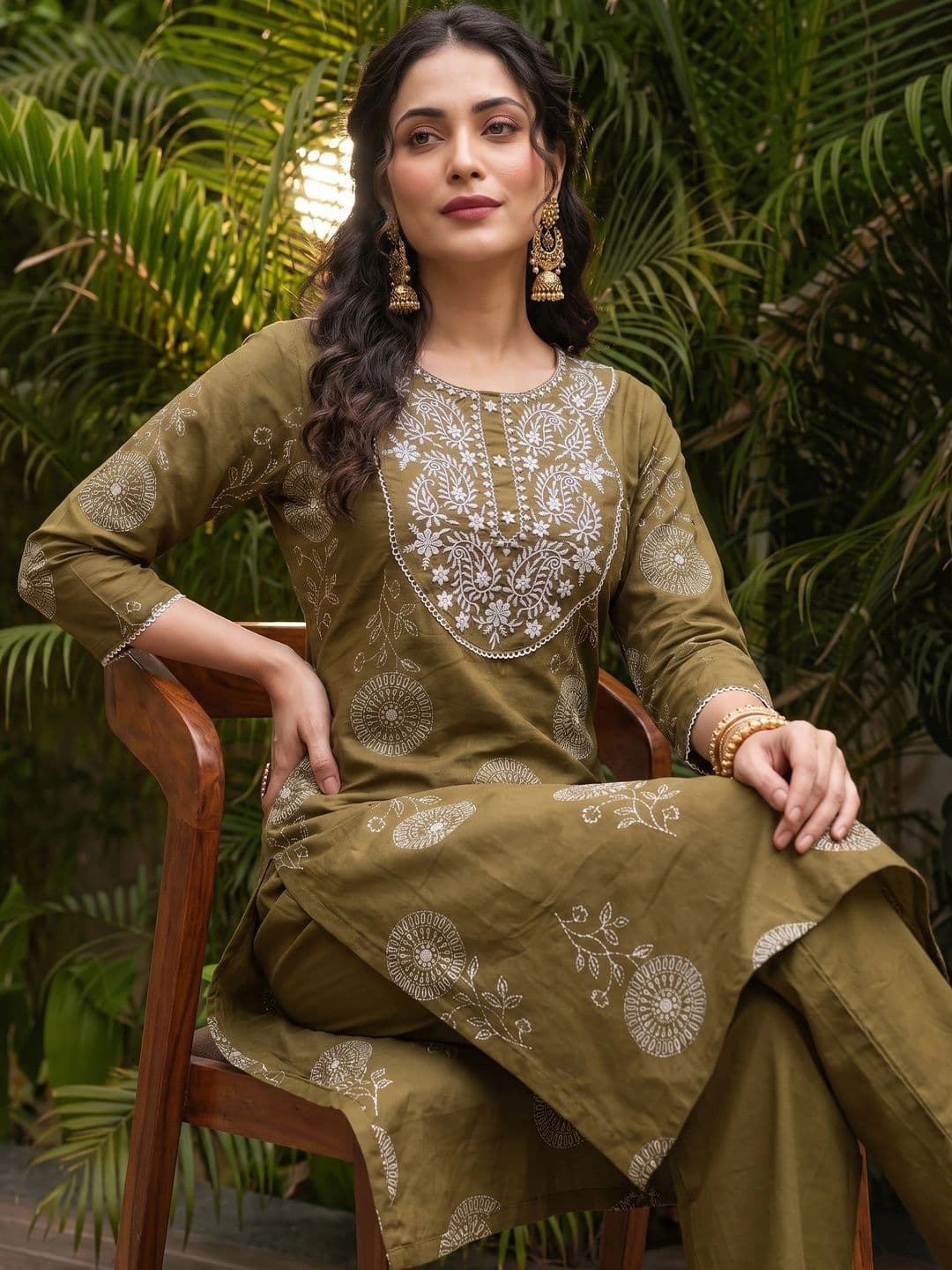 KJTRENDS Women Ethnic Motifs Embroidered Regular Thread Work Pure Cotton Kurta with Trousers thumbnail 5