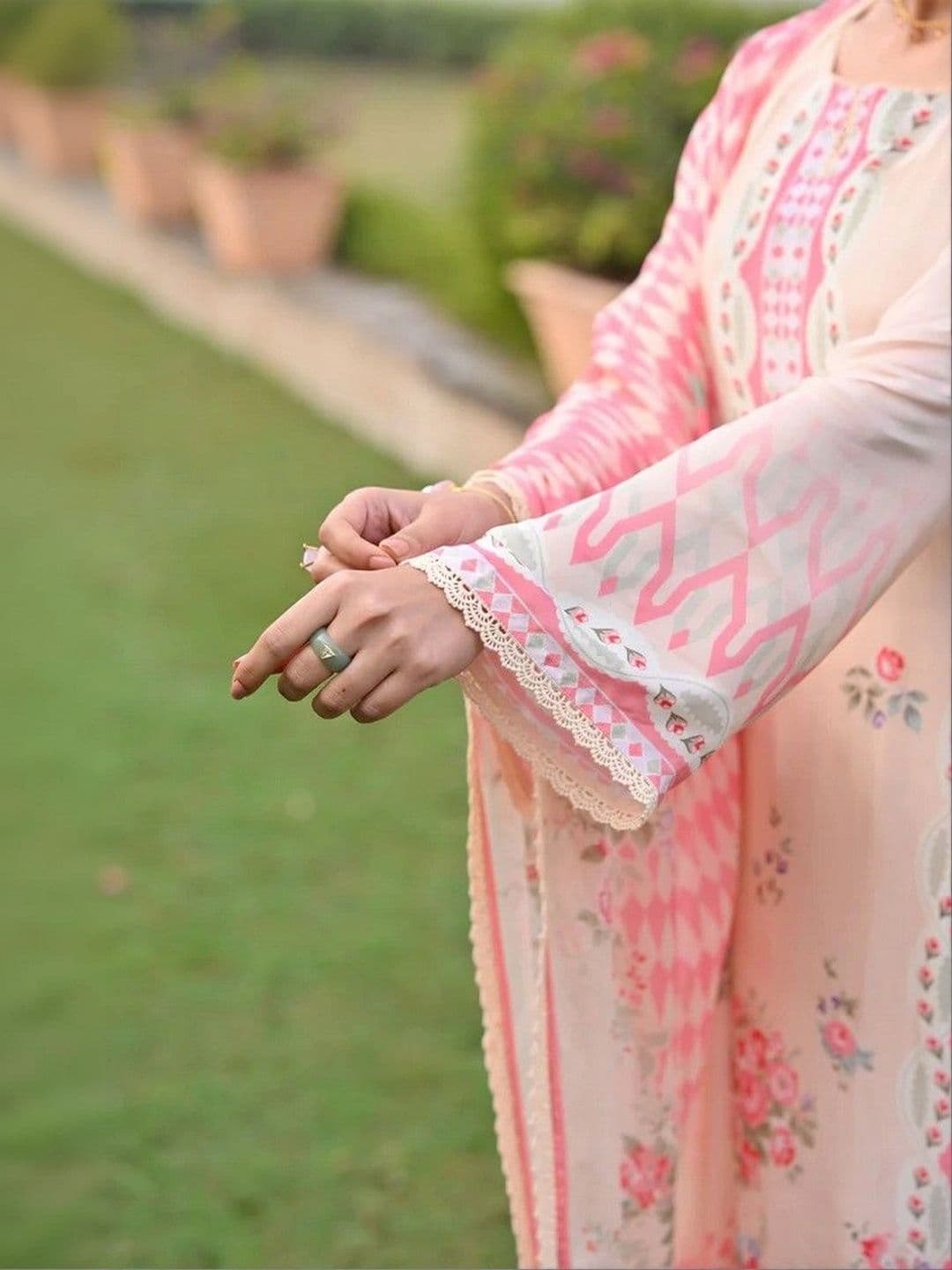 Sangria Women Floral Printed Regular Kurta with Trousers & With Dupatta thumbnail 4