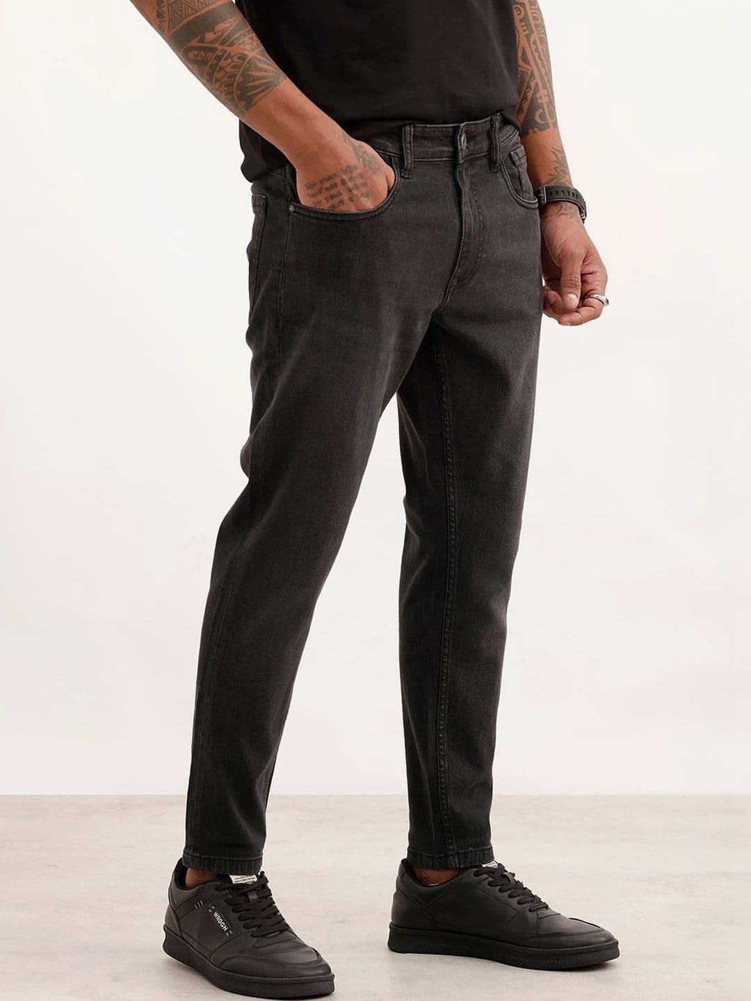 WROGN Men Skinny Fit Mid-Rise Low Distress Light Fade Stretchable Jeans thumbnail 5