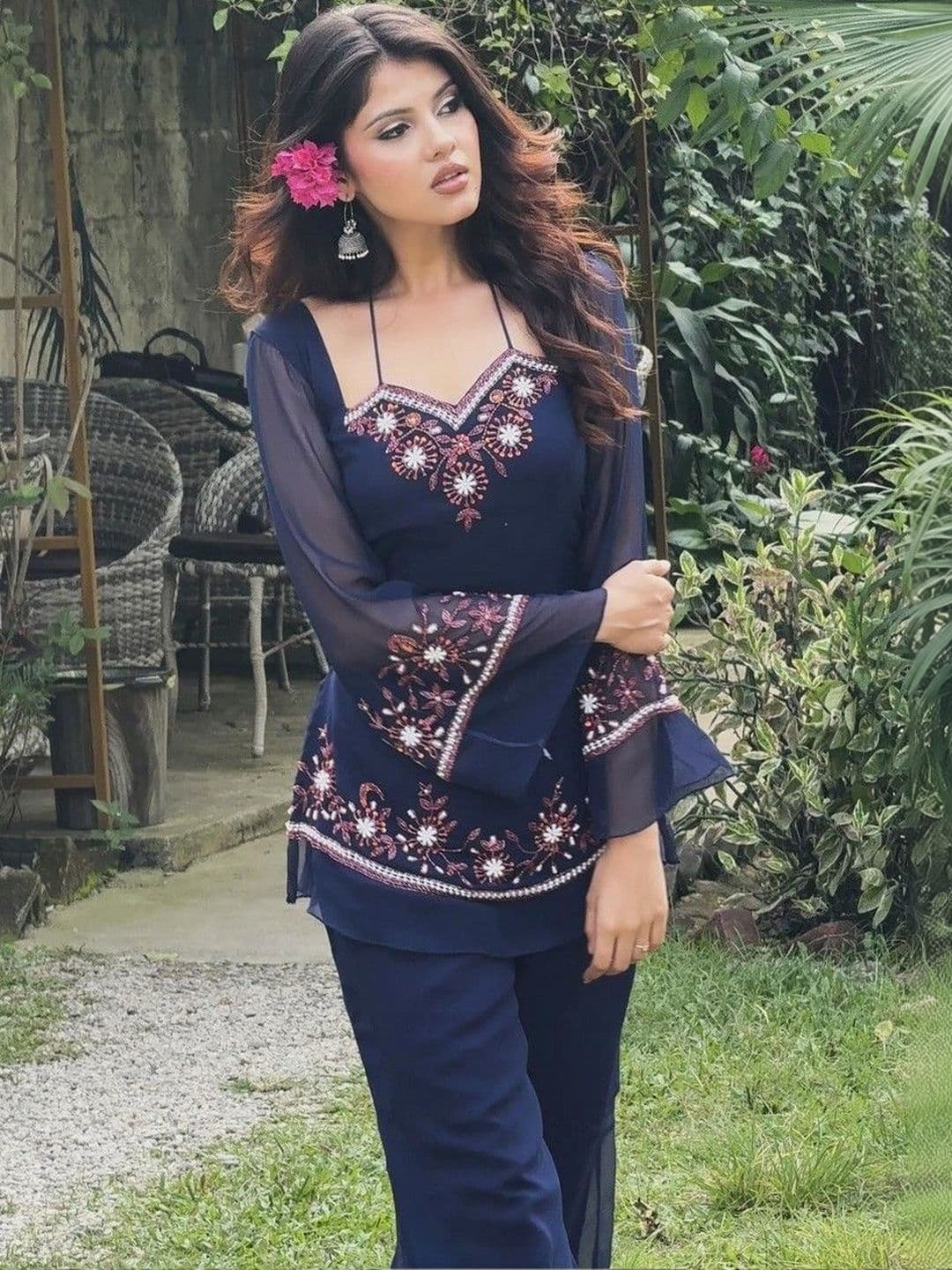 Sangria Women Ethnic Motifs Embroidered Regular Thread Work Kurta with Palazzos thumbnail 2
