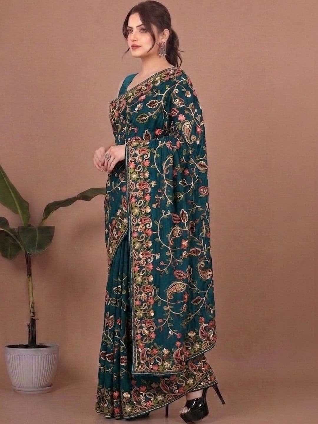 akhodalkrp Floral Embroidered Net Saree thumbnail 3
