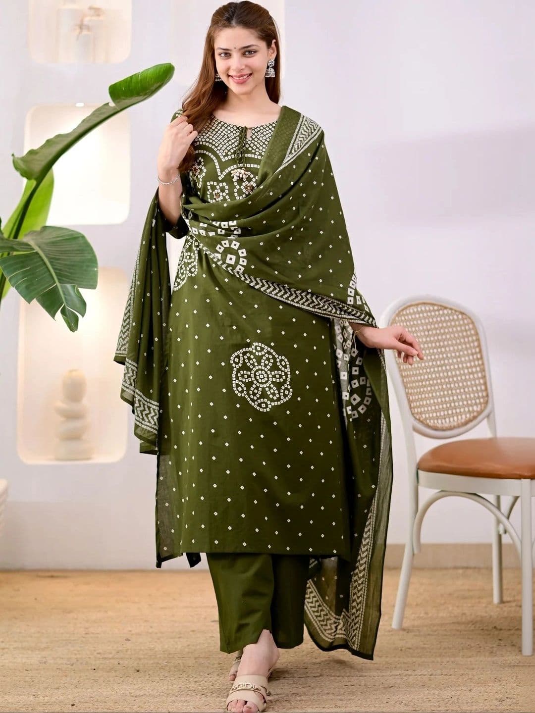 Sangria Women Ethnic Motifs Printed Regular Pure Cotton Kurta with Trousers & With Dupatta thumbnail 4