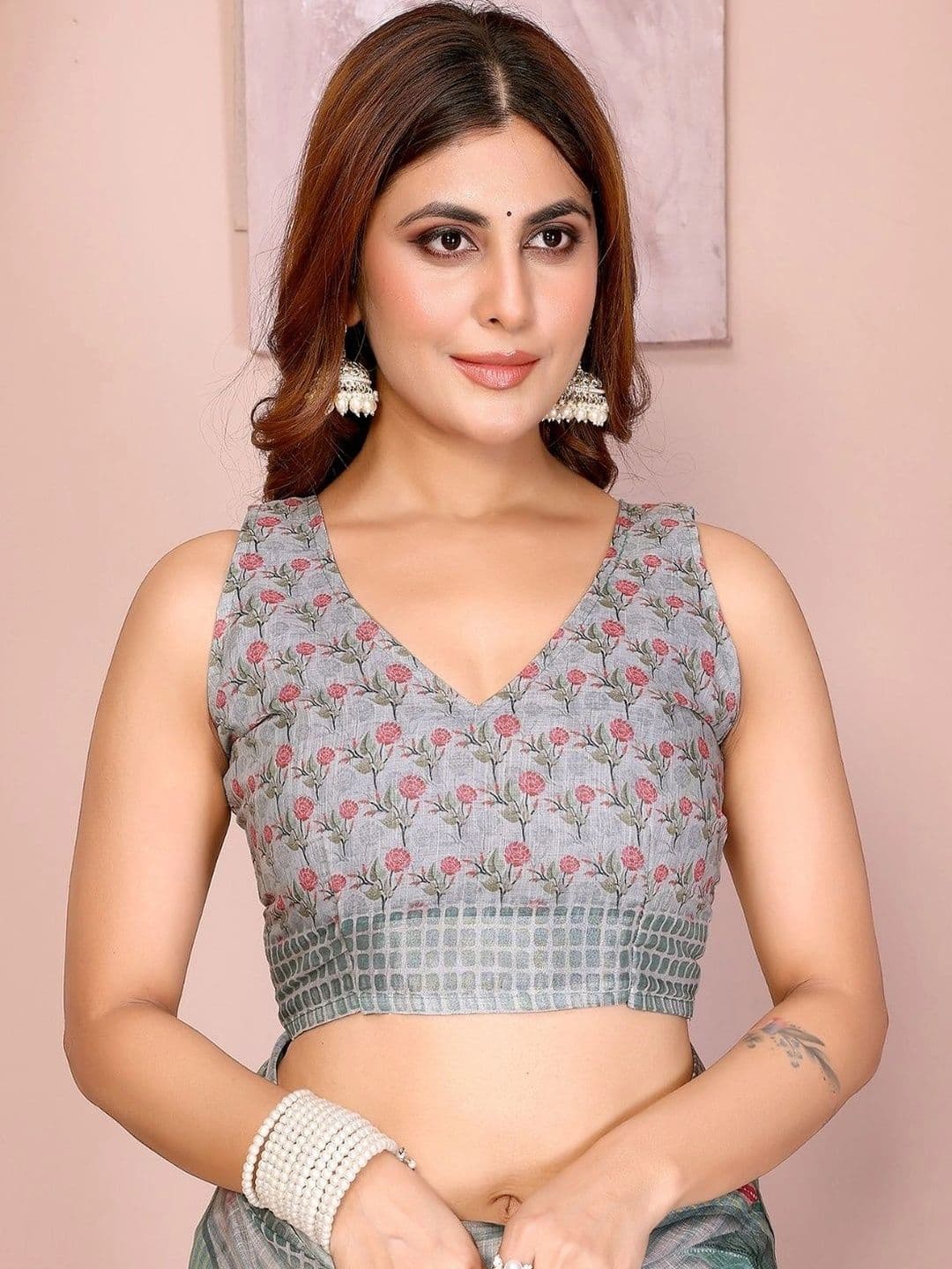 Kesarii Floral Linen Blend Saree thumbnail 4