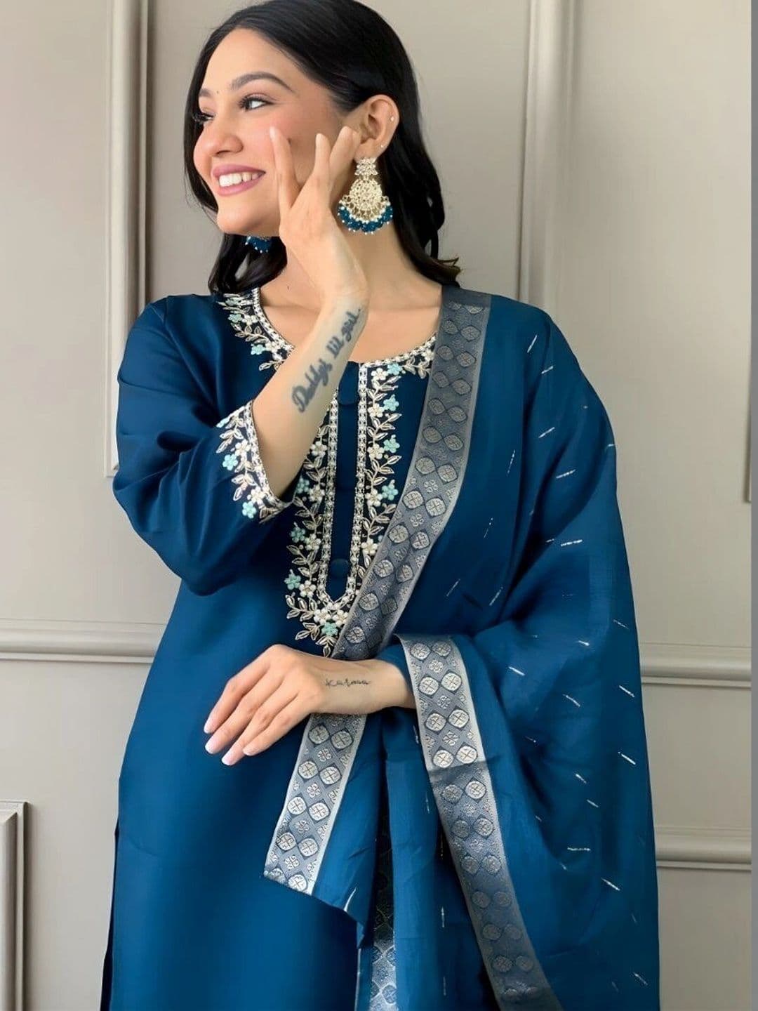 ERIKA Women Ethnic Motifs Embroidered Regular Thread Work Kurta with Trousers & With Dupatta thumbnail 3