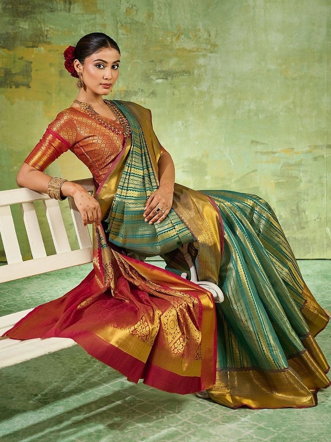 Mitera Woven Design Zari Silk Blend Kanjeevaram Saree thumbnail 6