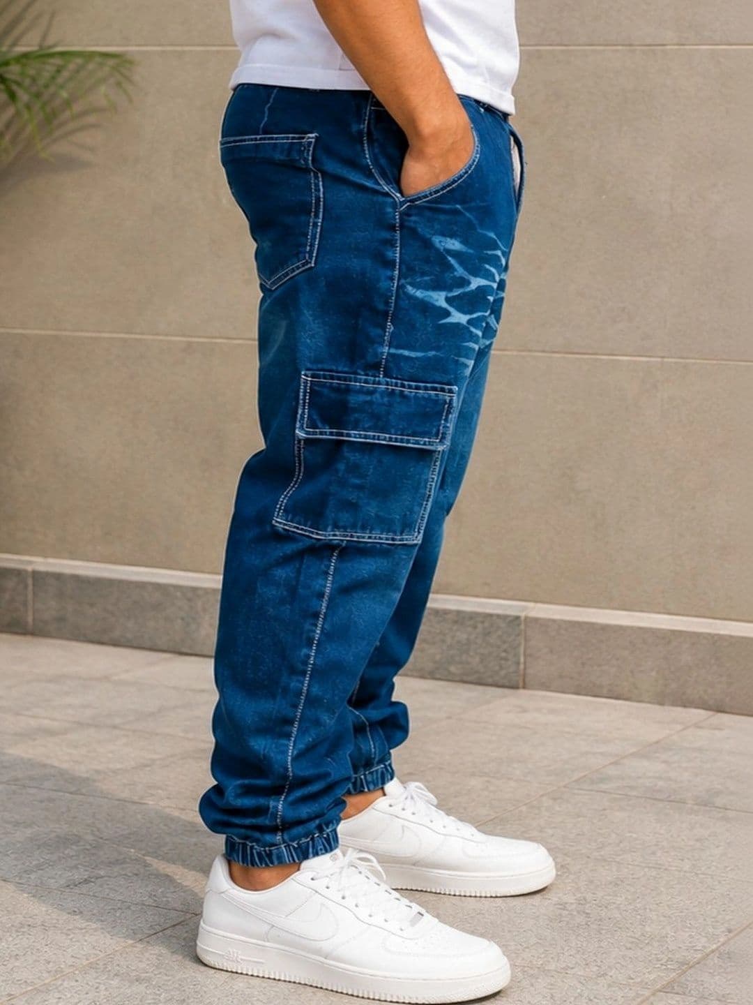 styhub Men Relaxed Fit Mid-Rise Low Distress Jeans thumbnail 3