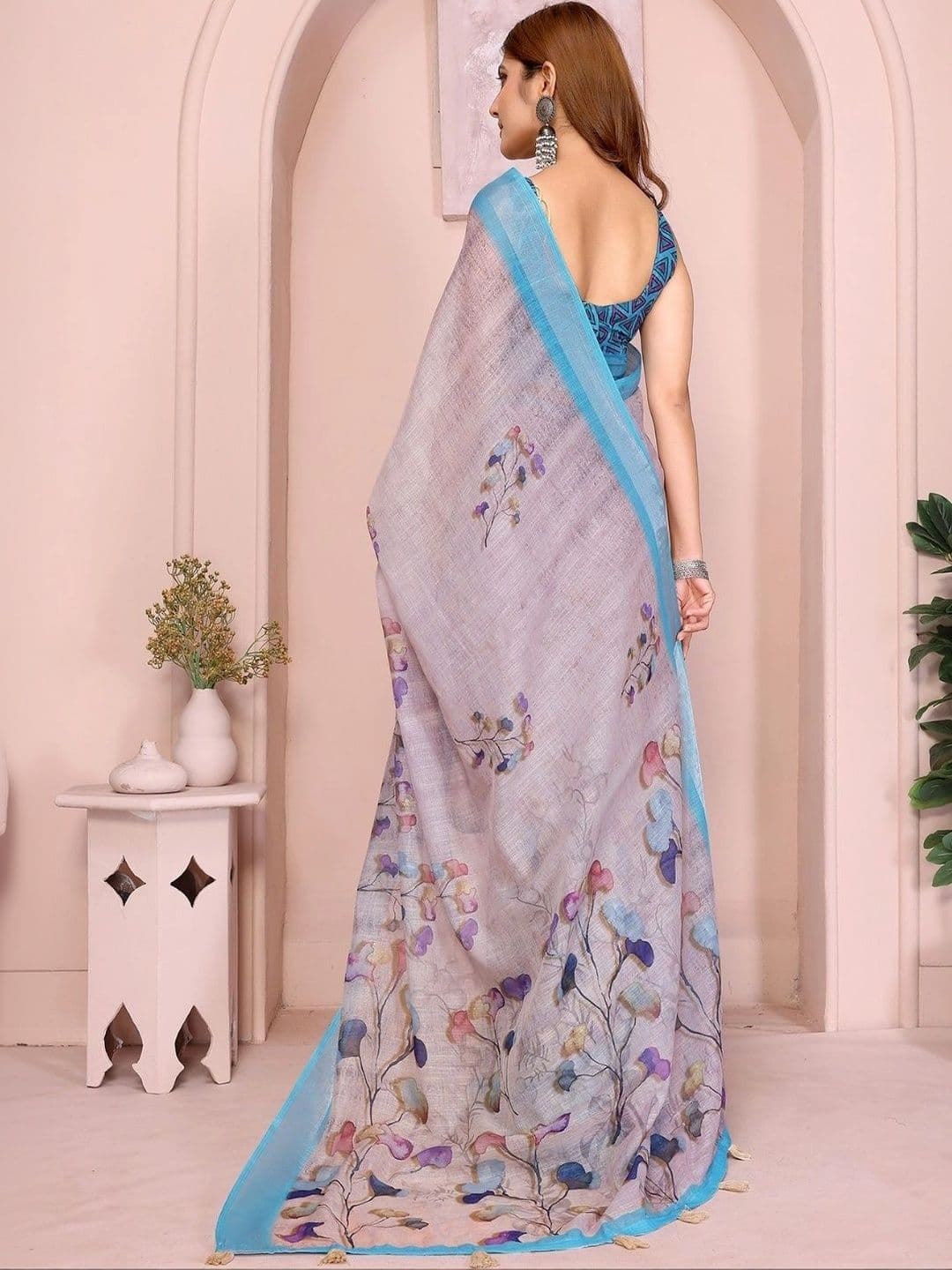 Kesarii Floral Linen Blend Saree thumbnail 4