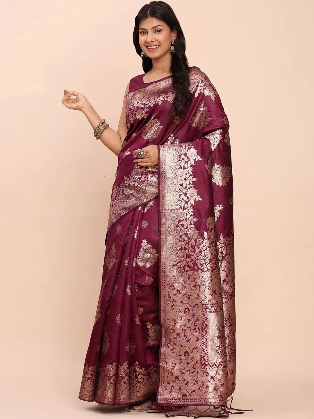 Mitera Floral Zari Silk Blend Banarasi Saree thumbnail 4