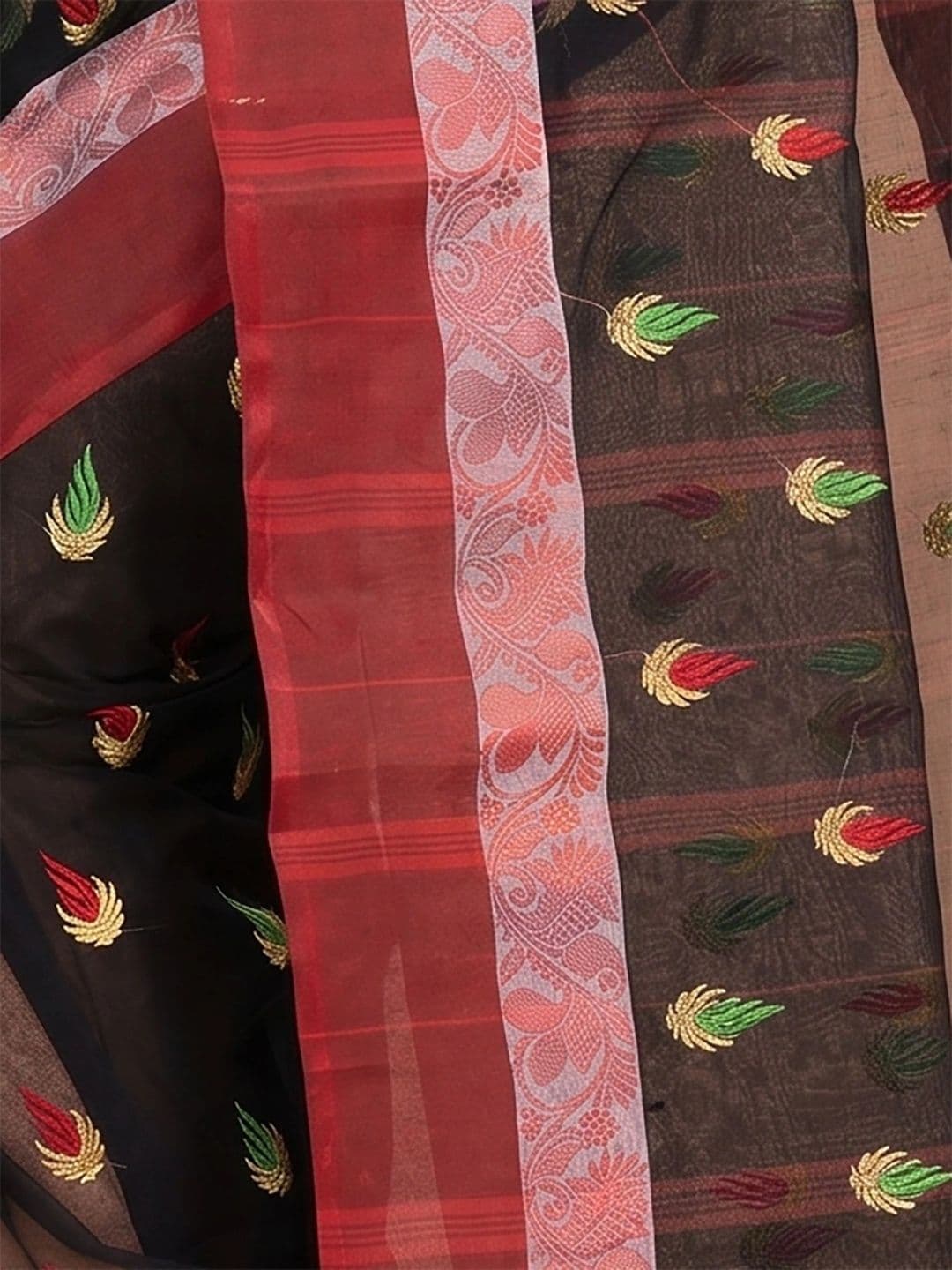 GitAsit Woven Design Embroidered Pure Cotton Handloom Taant Saree thumbnail 3