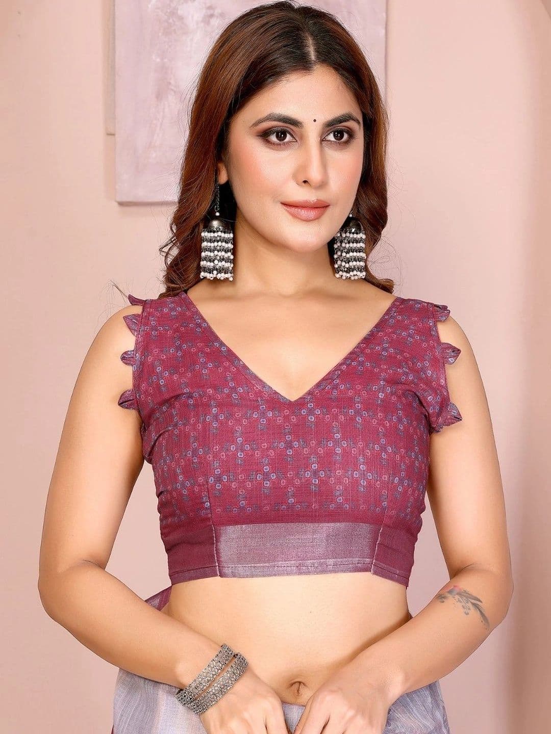 Kesarii Floral Linen Blend Saree thumbnail 3