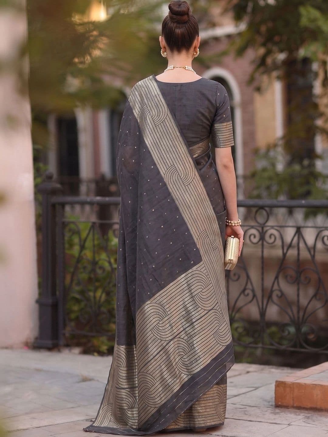 Mitera Woven Design Zari Silk Blend Banarasi Saree thumbnail 4