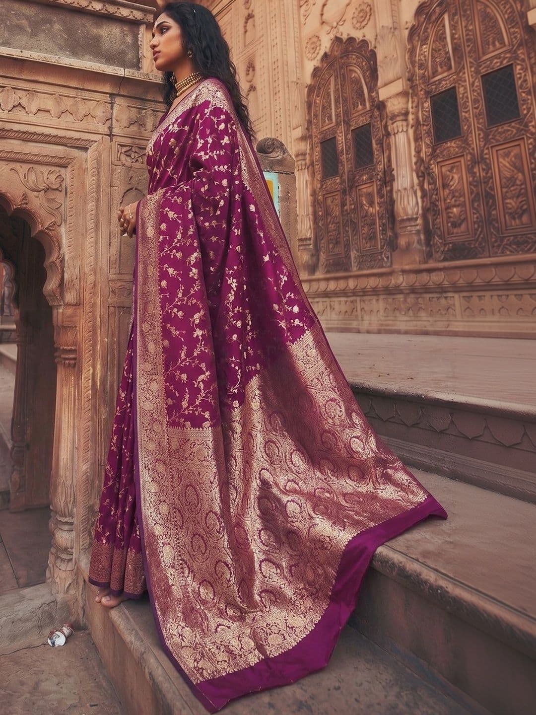 Mitera Woven Design Zari Silk Blend Banarasi Saree thumbnail 3
