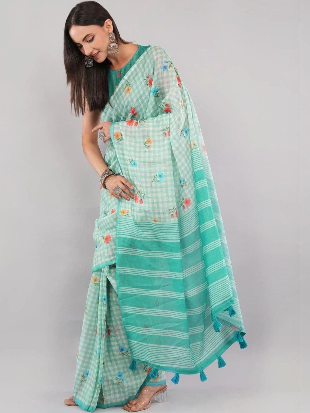 SAMANTHA Floral Linen Blend Saree thumbnail 4