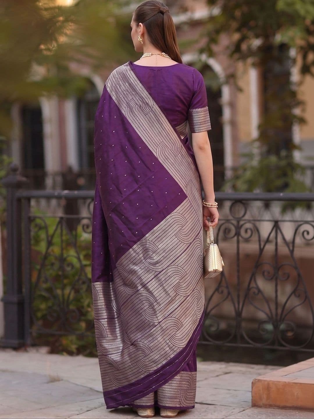 Mitera Woven Design Zari Silk Blend Banarasi Saree thumbnail 3