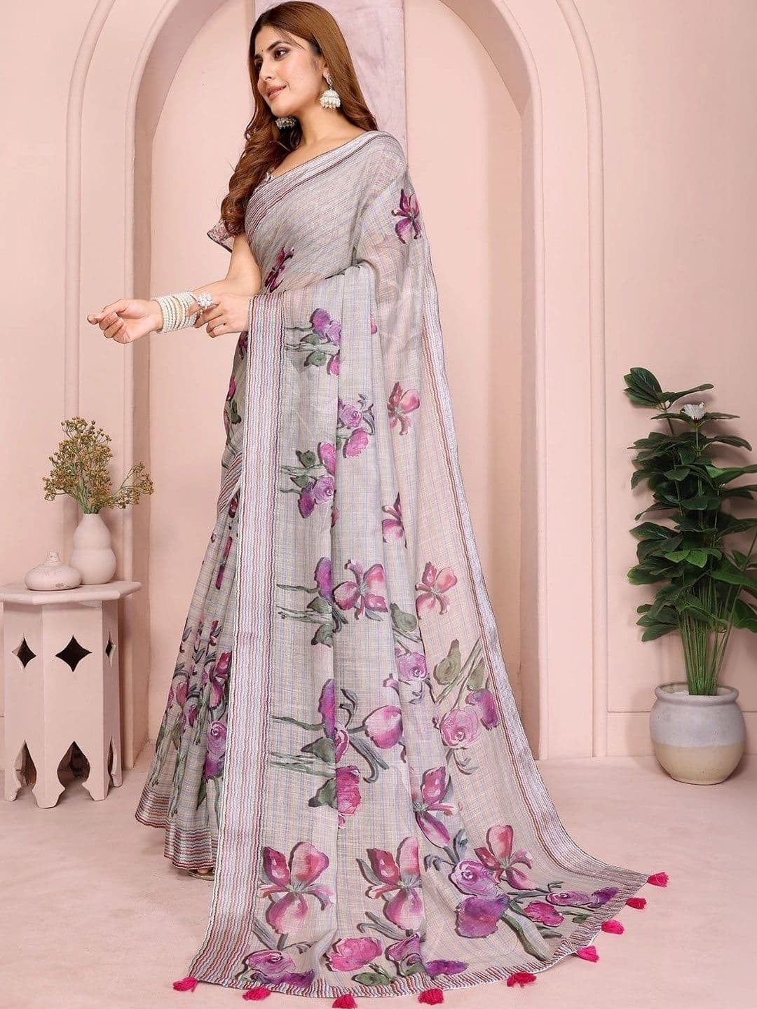 Kesarii Floral Linen Blend Saree thumbnail 7