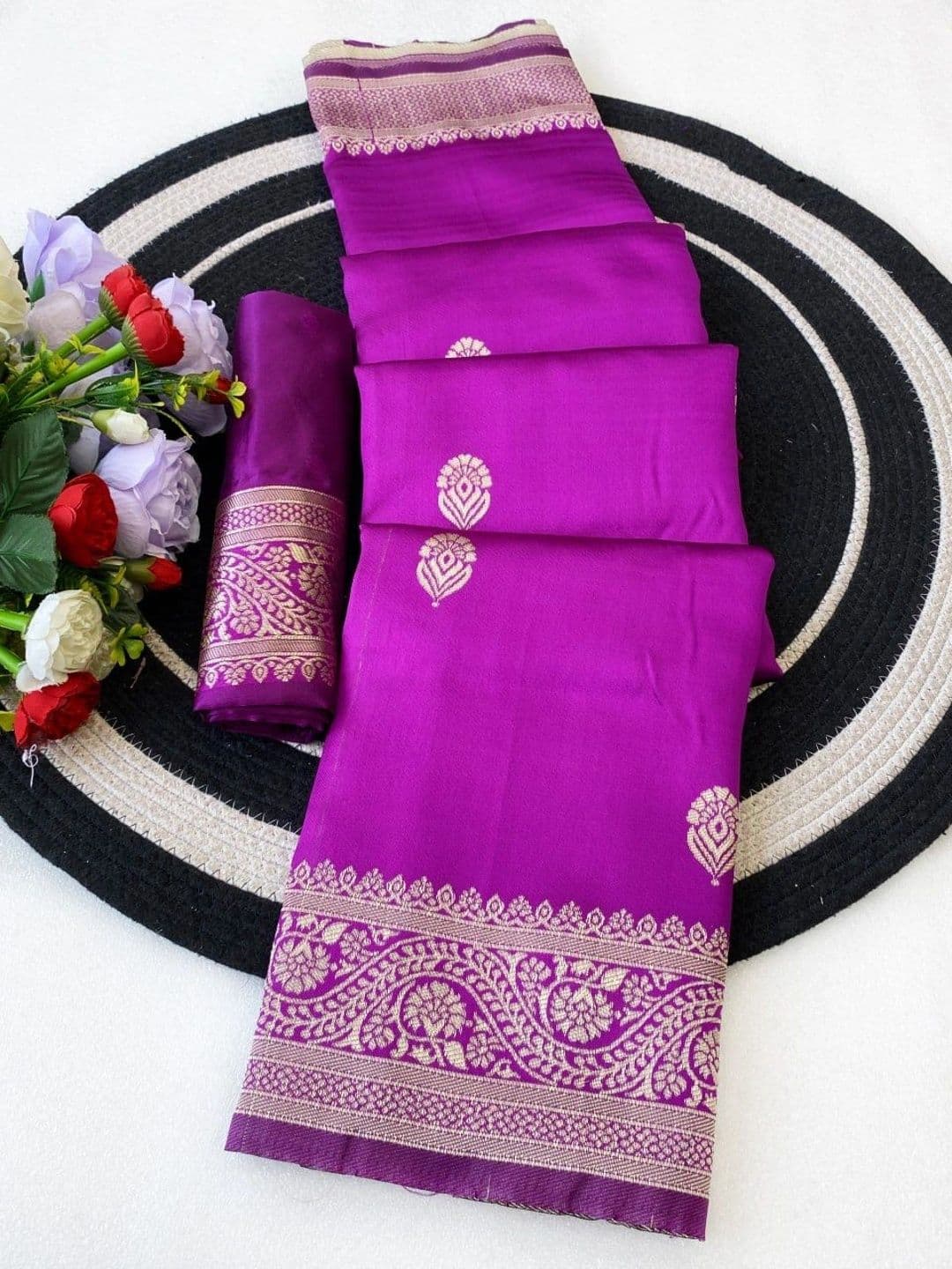 Tapasvi Clothing Zari Art Silk Banarasi Saree thumbnail 3