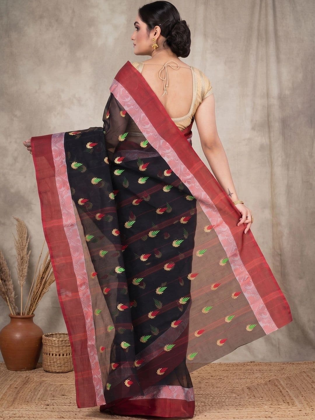 GitAsit Woven Design Embroidered Pure Cotton Handloom Taant Saree thumbnail 6